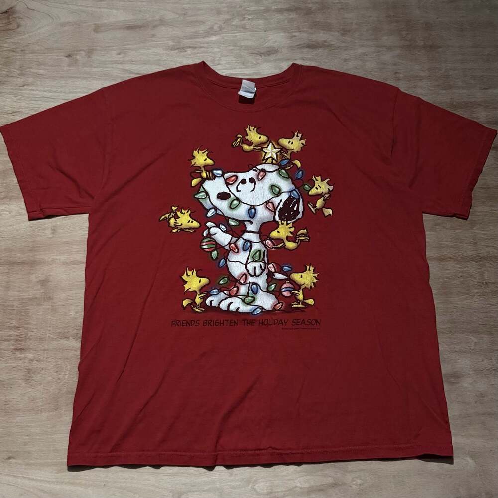 Peanuts Snoopy 'Friends Brighten The Holiday Season' Christmas Graphic T-Shirt